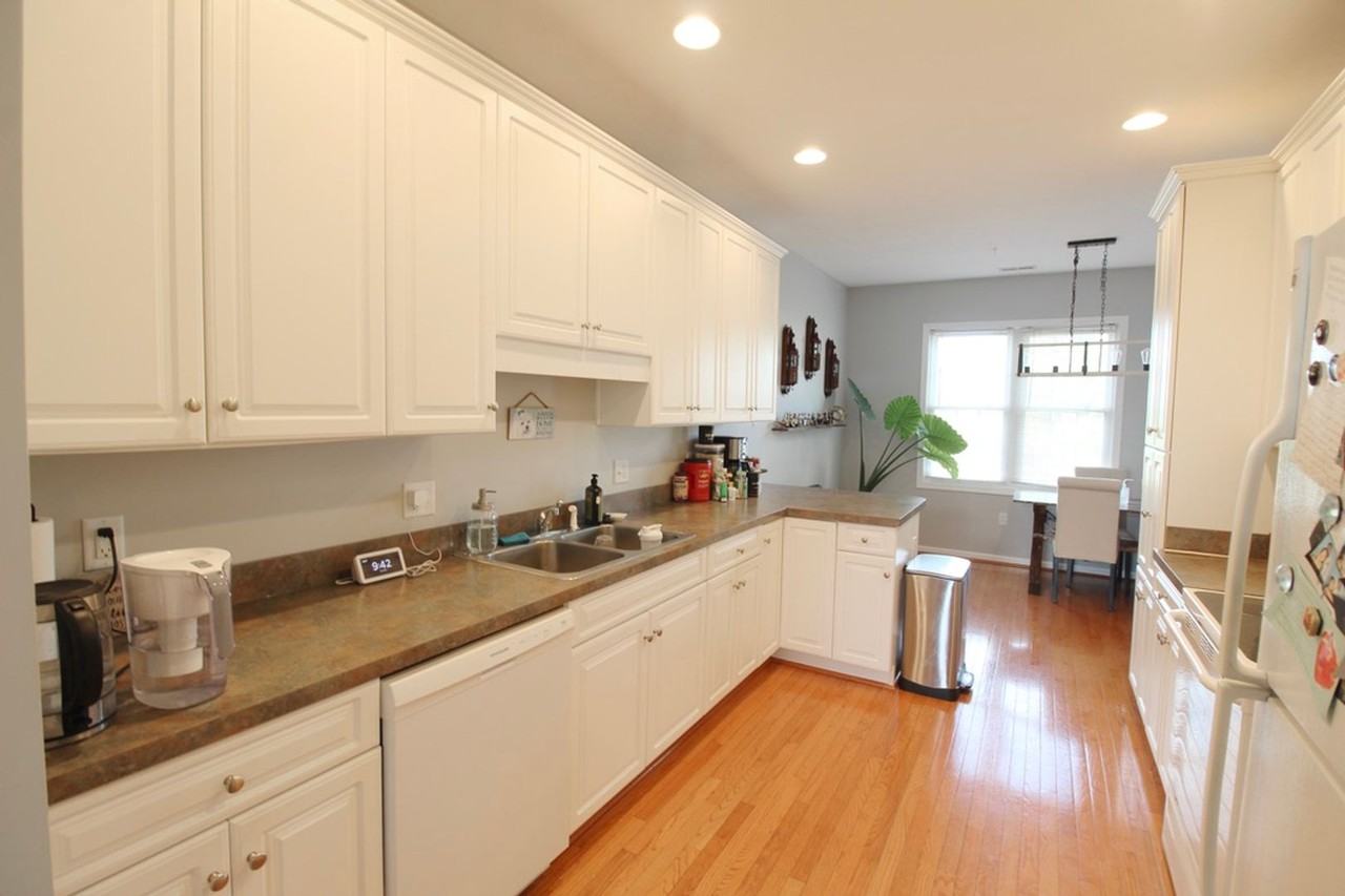 2919 Diamond Spring Ln - Photo 3 of 12
