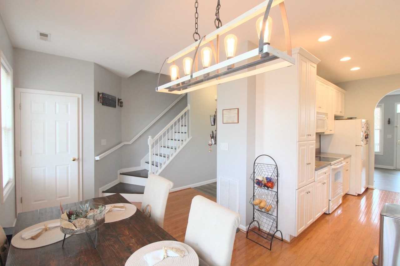 2919 Diamond Spring Ln - Photo 5 of 12