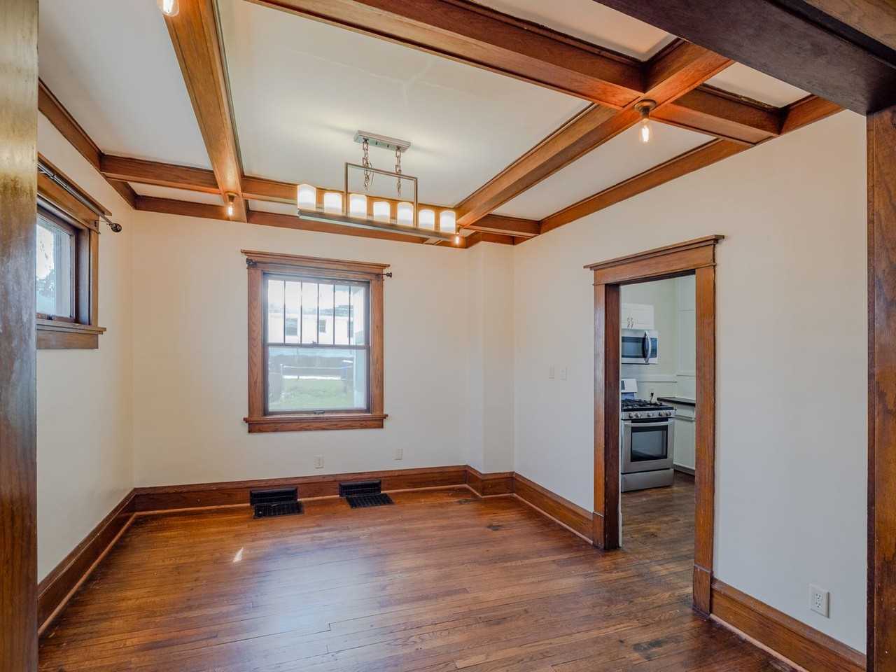 1811 8th Ave Se - Photo 3 of 12