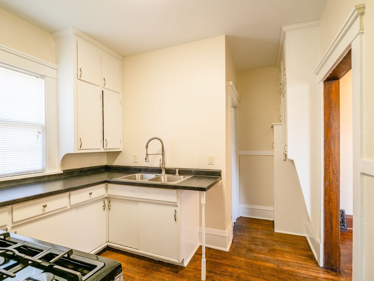 1811 8th Ave Se - Photo 5 of 12