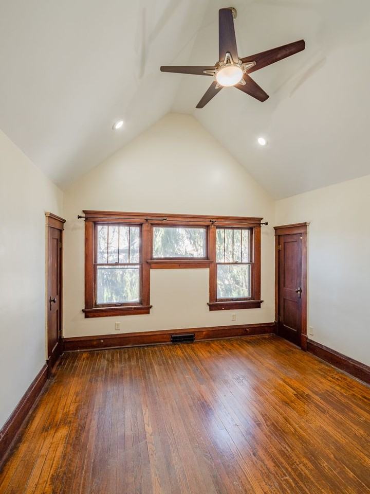 1811 8th Ave Se - Photo 6 of 12