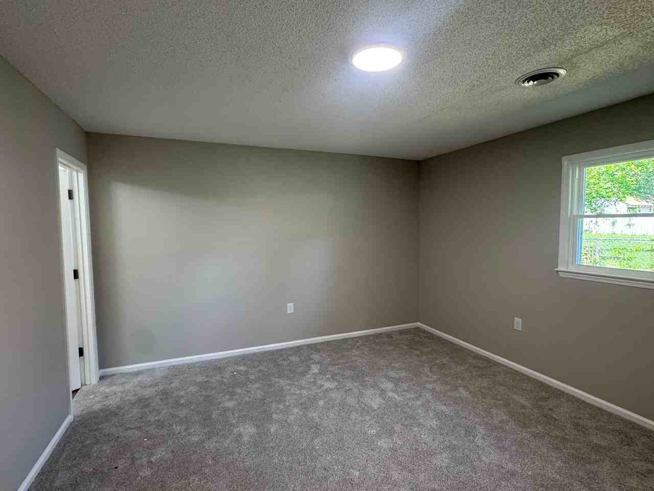 823 Eastern Ave - Photo 5 of 8
