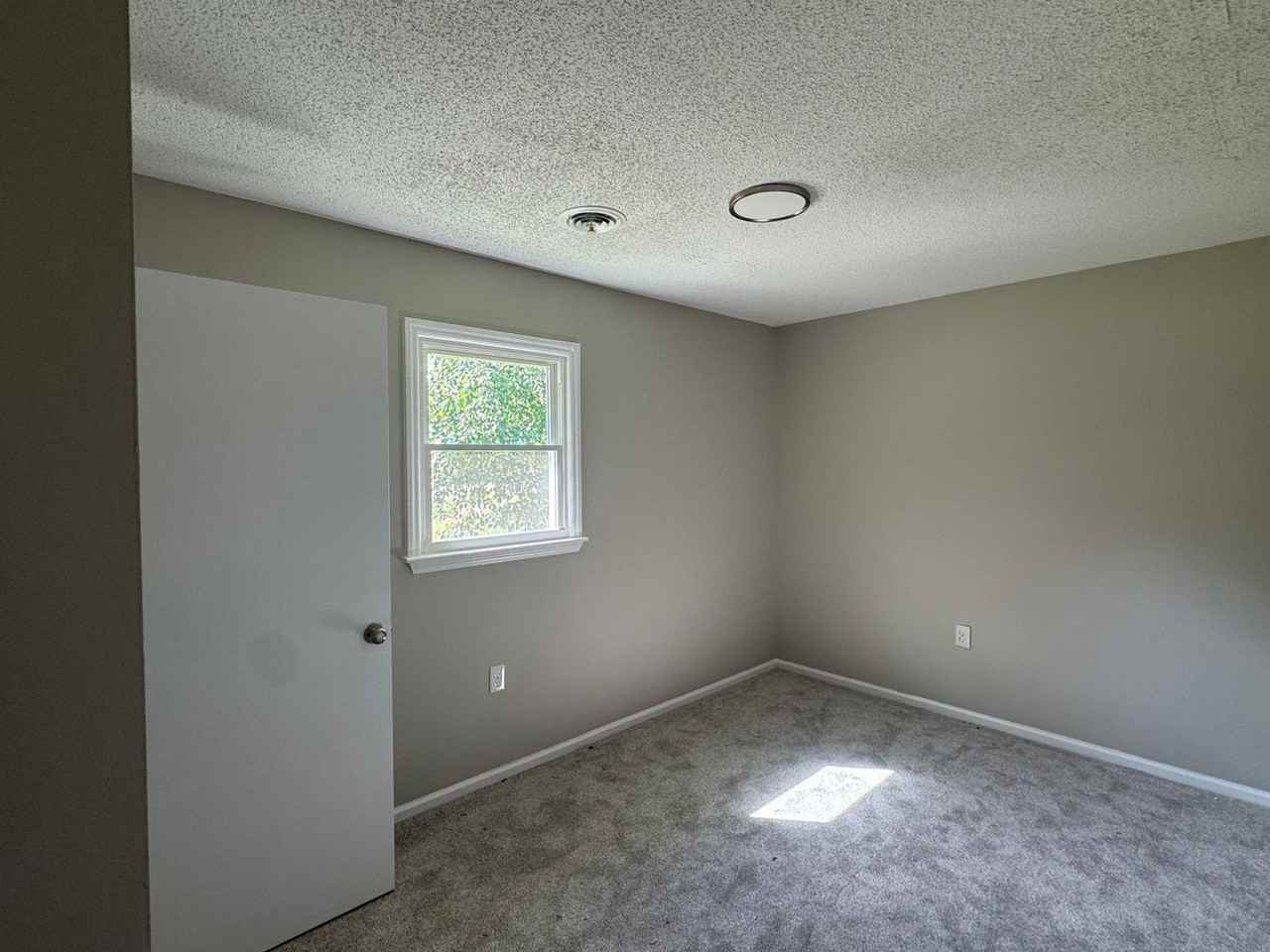 823 Eastern Ave - Photo 6 of 8
