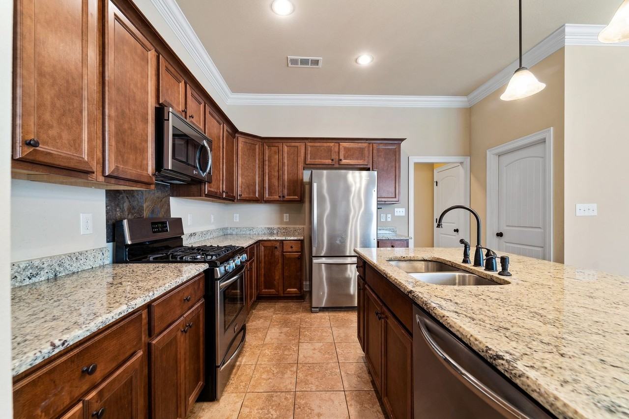 782 Serpentine Dr - Photo 5 of 21