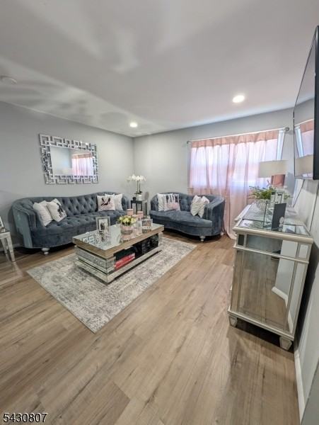 1213 Robert St - Photo 4 of 14