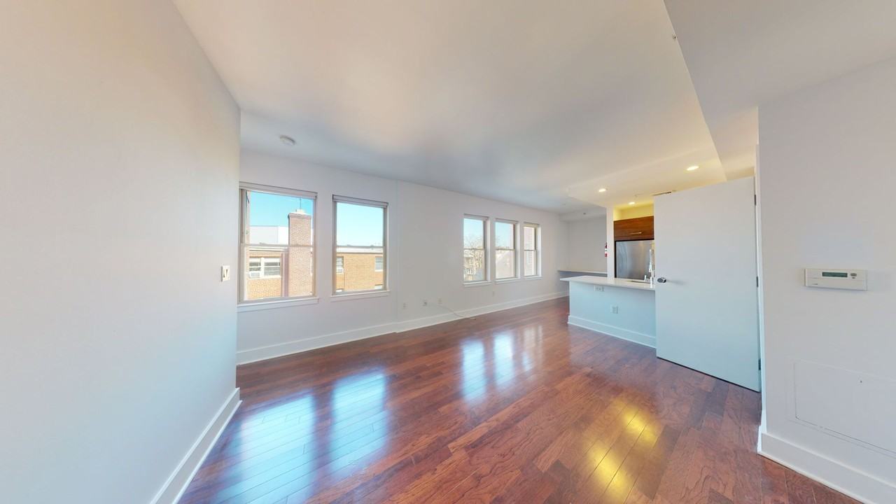 1020 Monroe St Nw - Photo 5 of 18