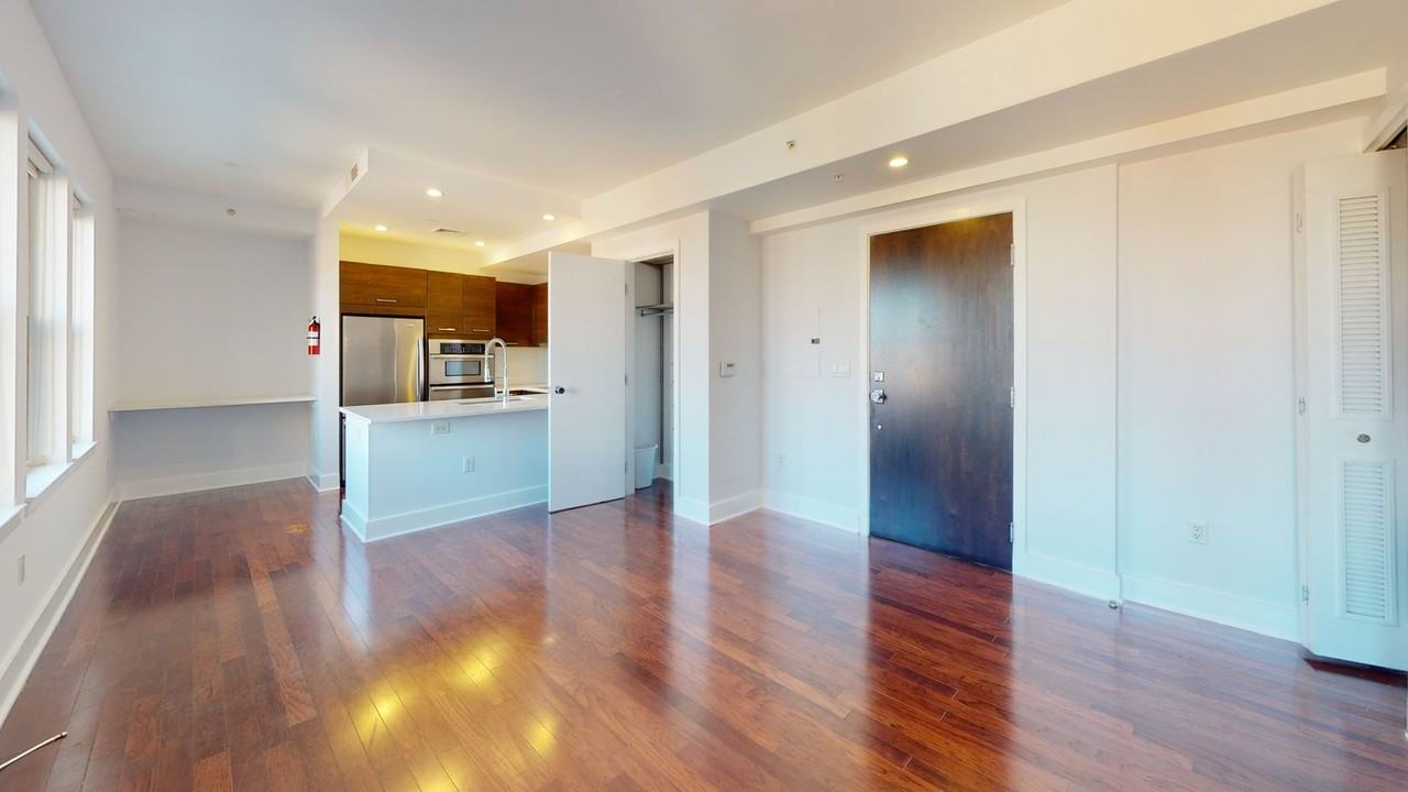 1020 Monroe St Nw - Photo 6 of 18