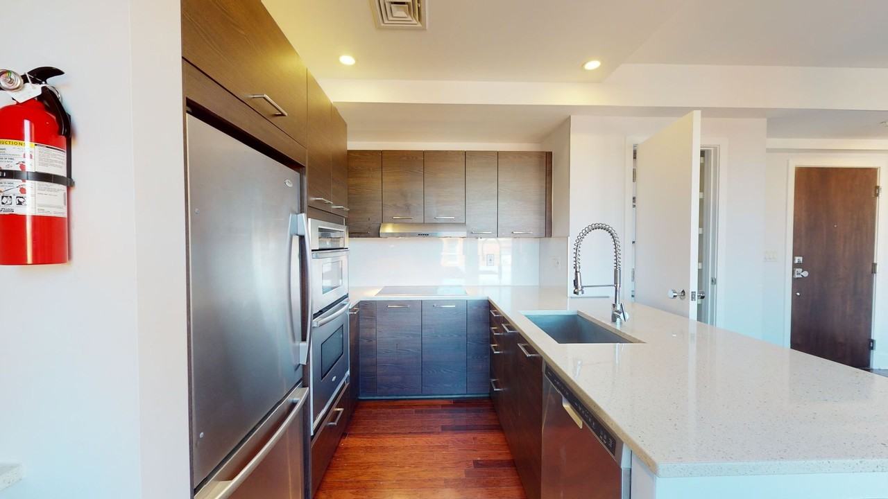 1020 Monroe St Nw - Photo 7 of 18