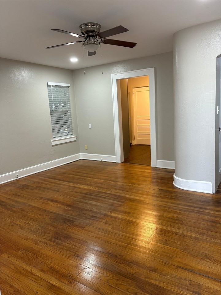 1130 Cherry Laurel St - Photo 2 of 7