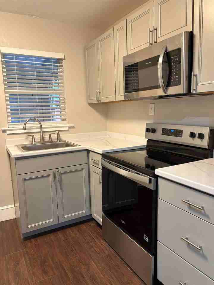 1130 Cherry Laurel St - Photo 3 of 7