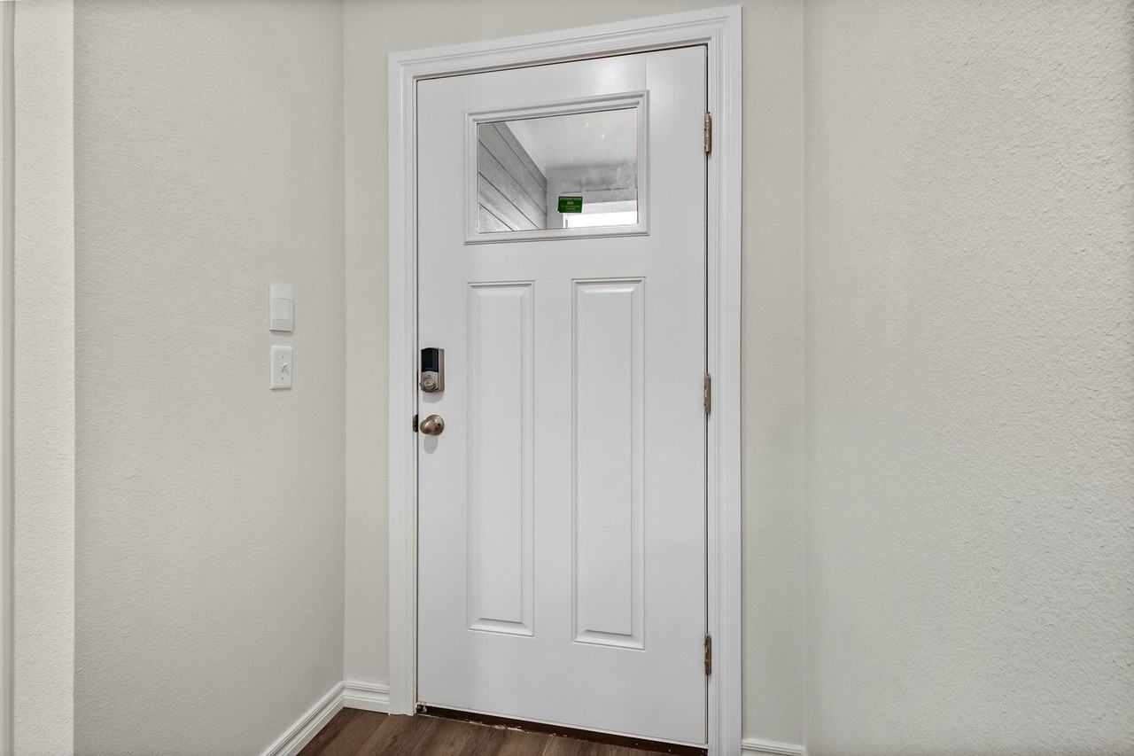 1324 Chavis St - Photo 5 of 29