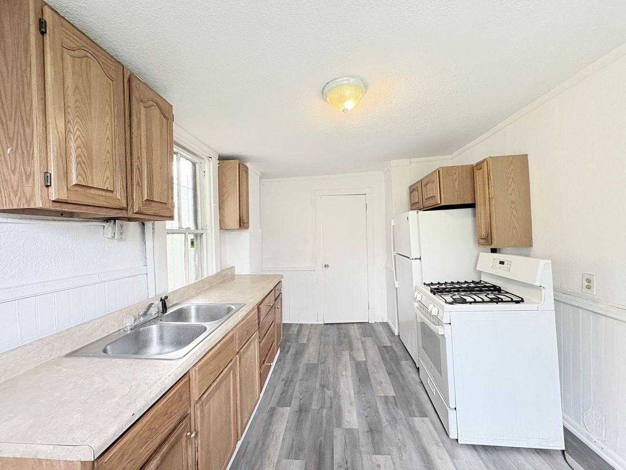 837 Avondale Ave - Photo 6 of 16