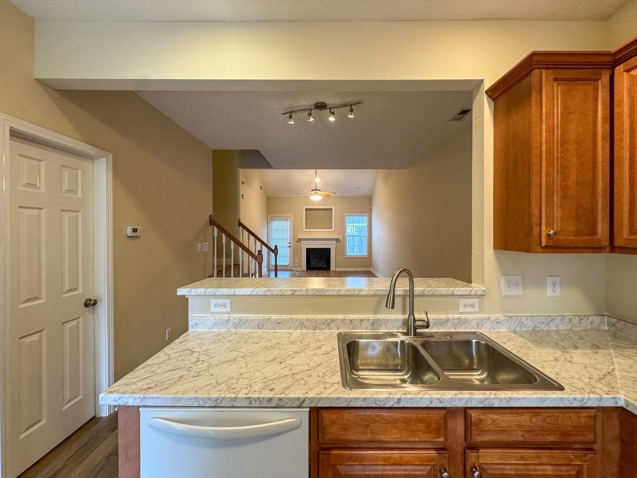 3060 Candlelight Dr - Photo 6 of 21