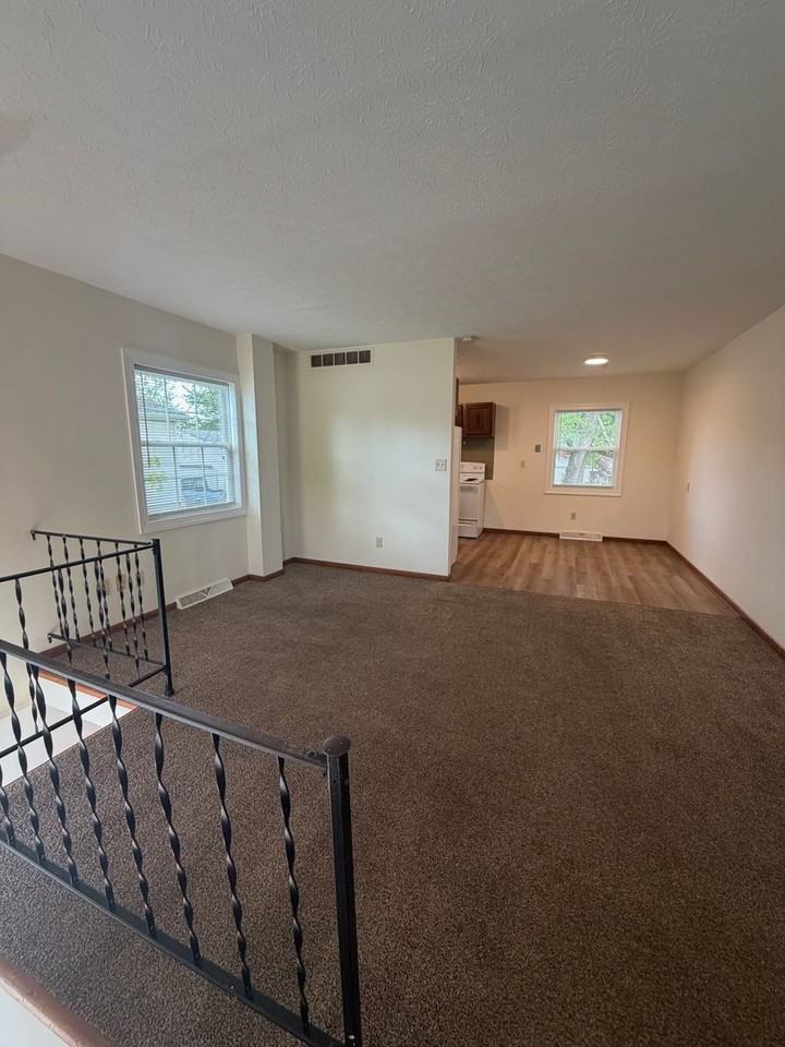 1101 Stratford St - Photo 3 of 12