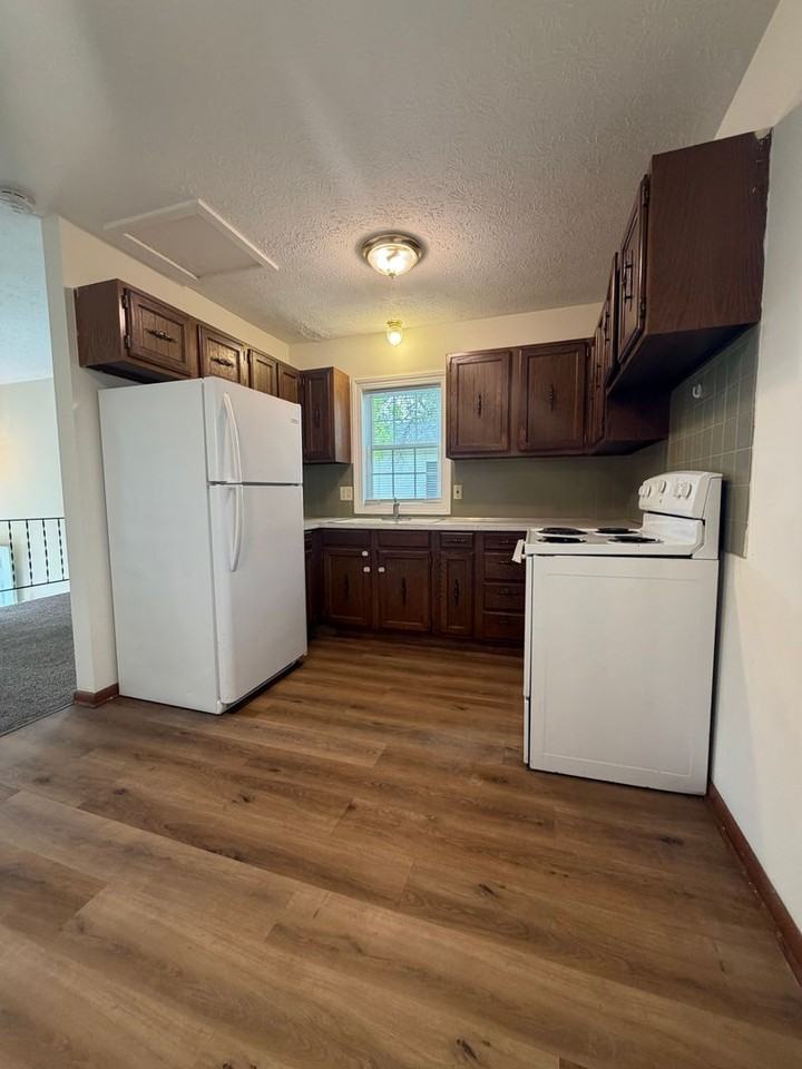 1101 Stratford St - Photo 4 of 12