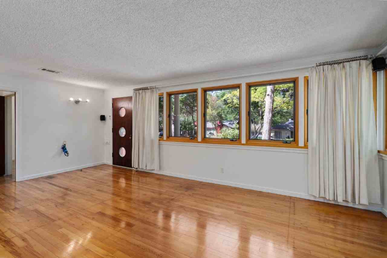 1212 Bentwood Rd - Photo 5 of 32