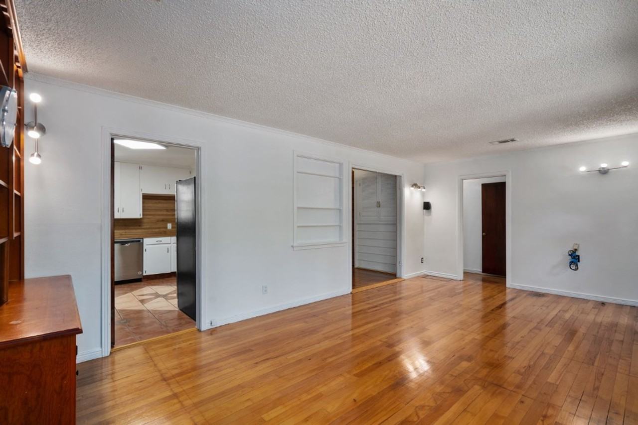 1212 Bentwood Rd - Photo 6 of 32