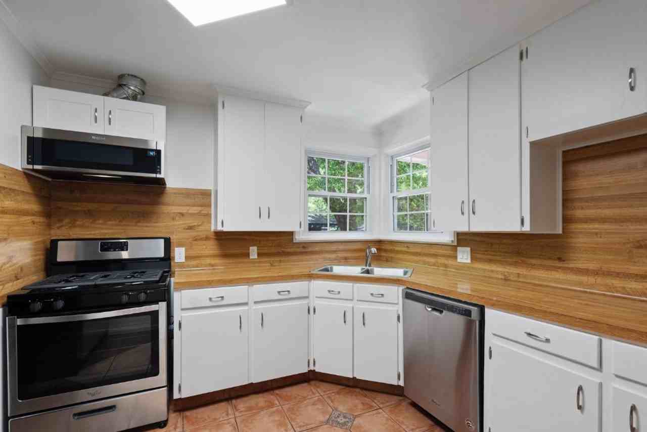1212 Bentwood Rd - Photo 7 of 32