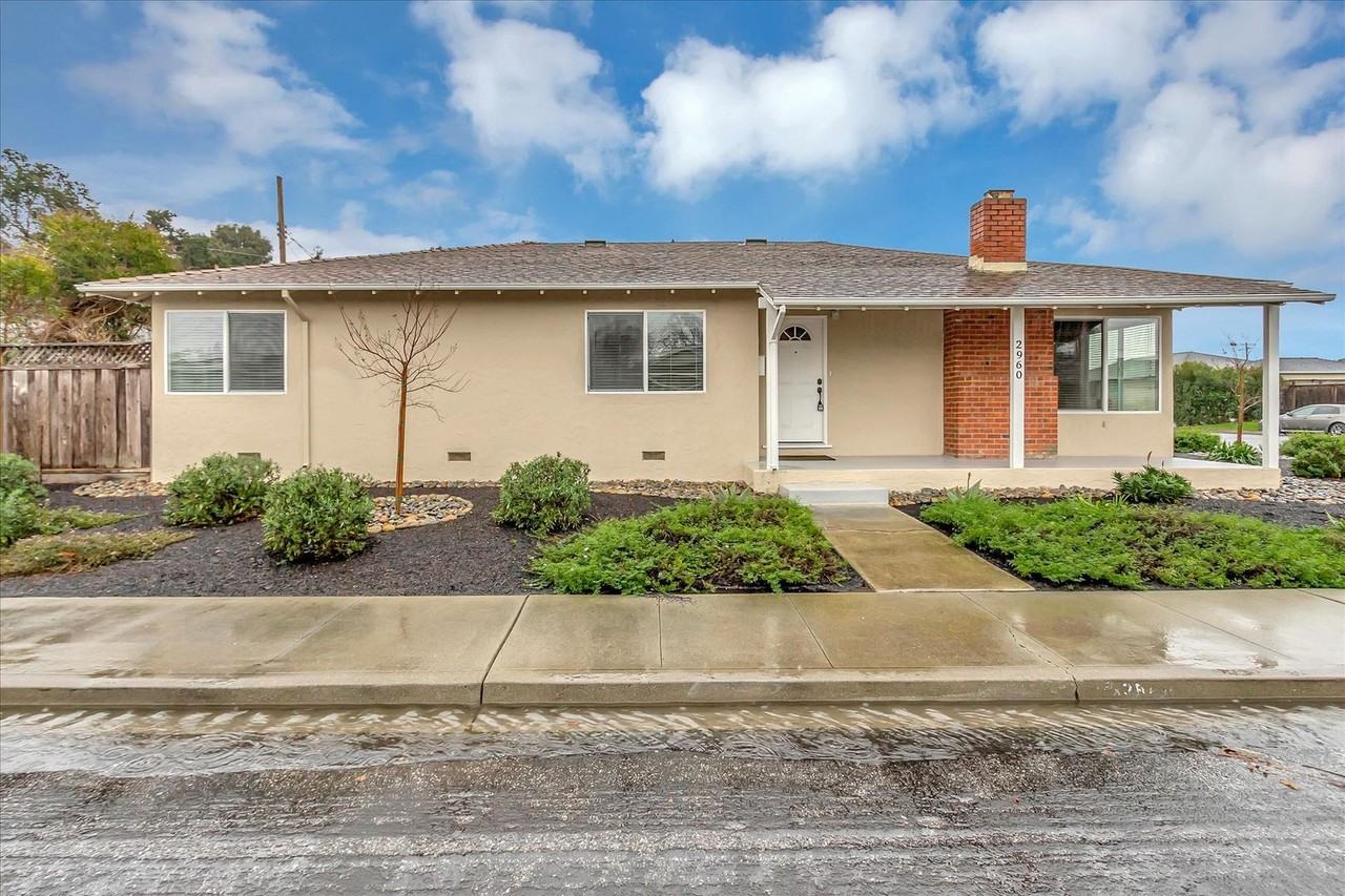 2960 Withrow Pl - Photo 3 of 37