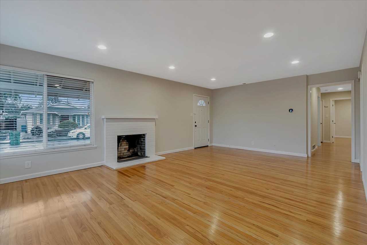 2960 Withrow Pl - Photo 5 of 37