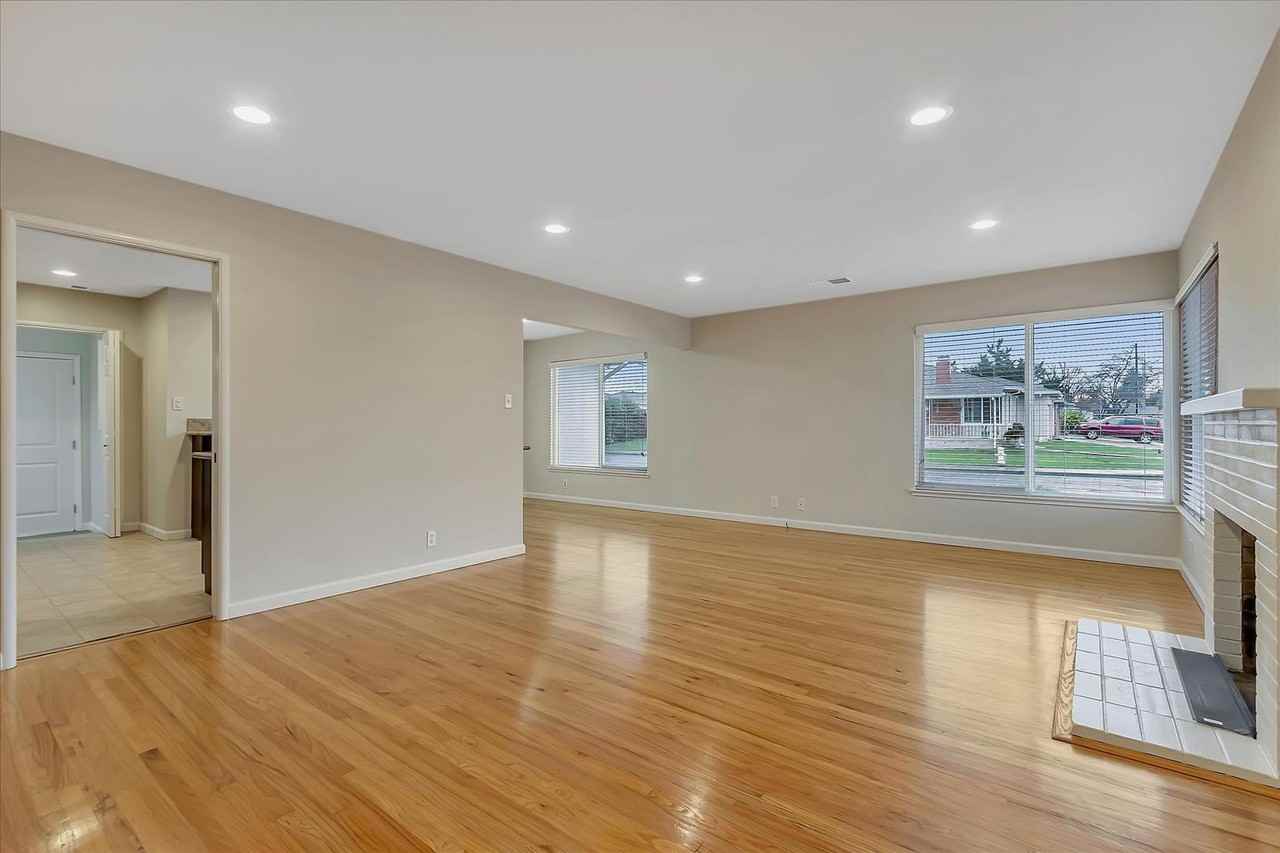2960 Withrow Pl - Photo 7 of 37