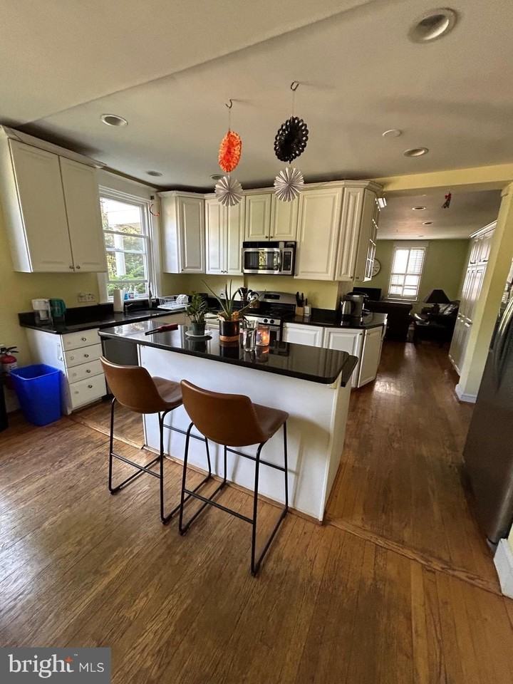 4229 Brandywine St Nw - Photo 3 of 17