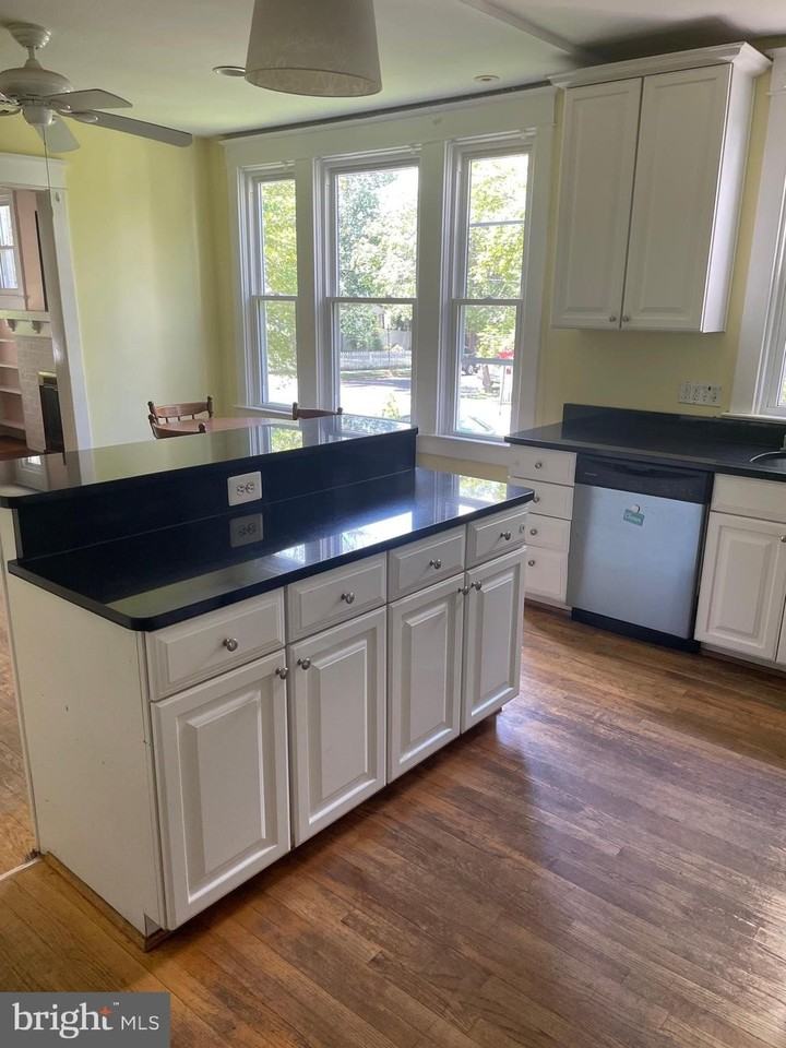 4229 Brandywine St Nw - Photo 5 of 17