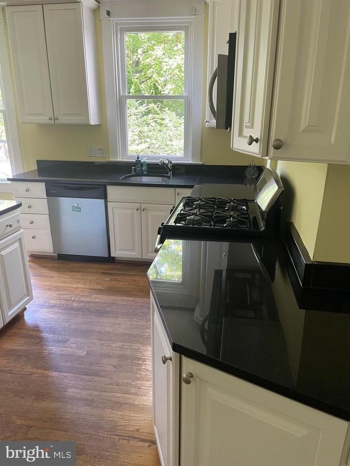 4229 Brandywine St Nw - Photo 6 of 17