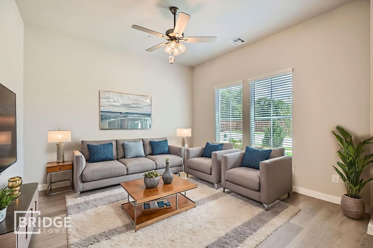 1009 Hudson Way - Photo 2 of 12