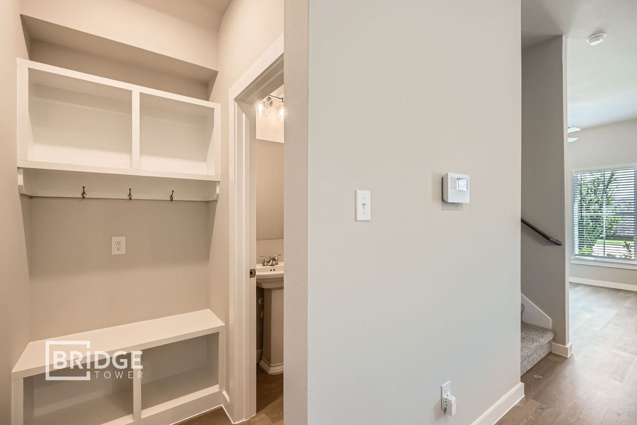 1009 Hudson Way - Photo 3 of 12