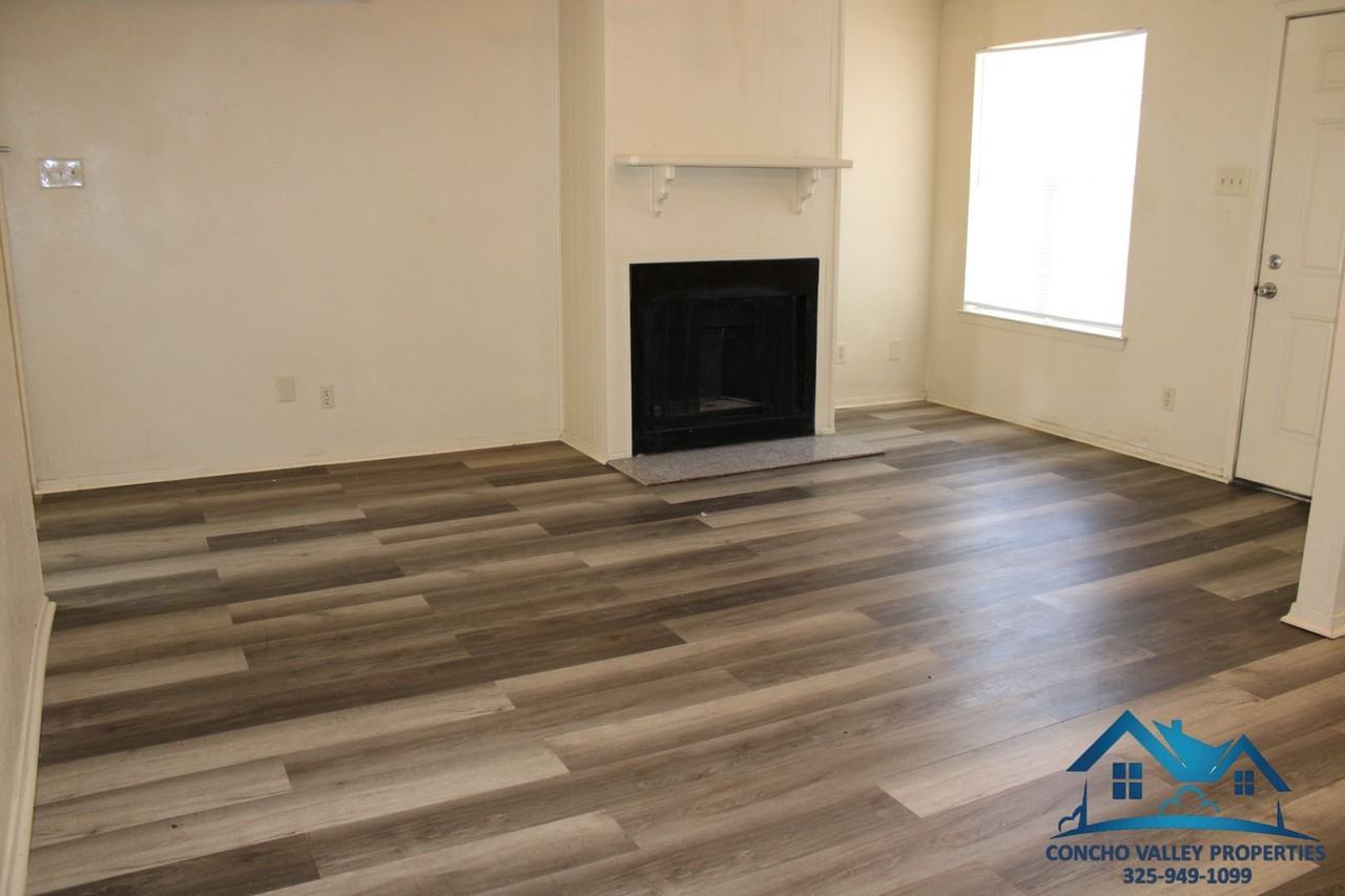 1008 Glenna St - Photo 2 of 13
