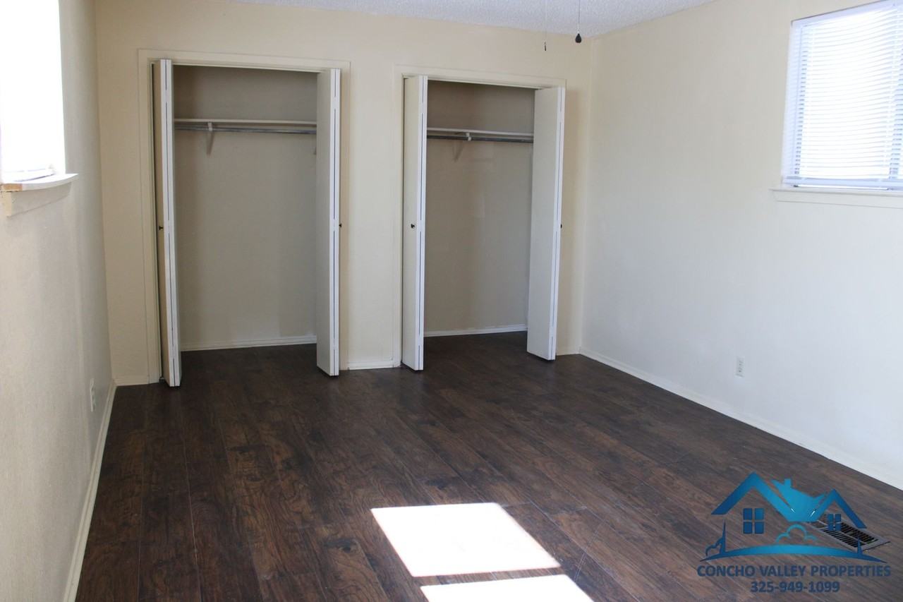 1008 Glenna St - Photo 4 of 13
