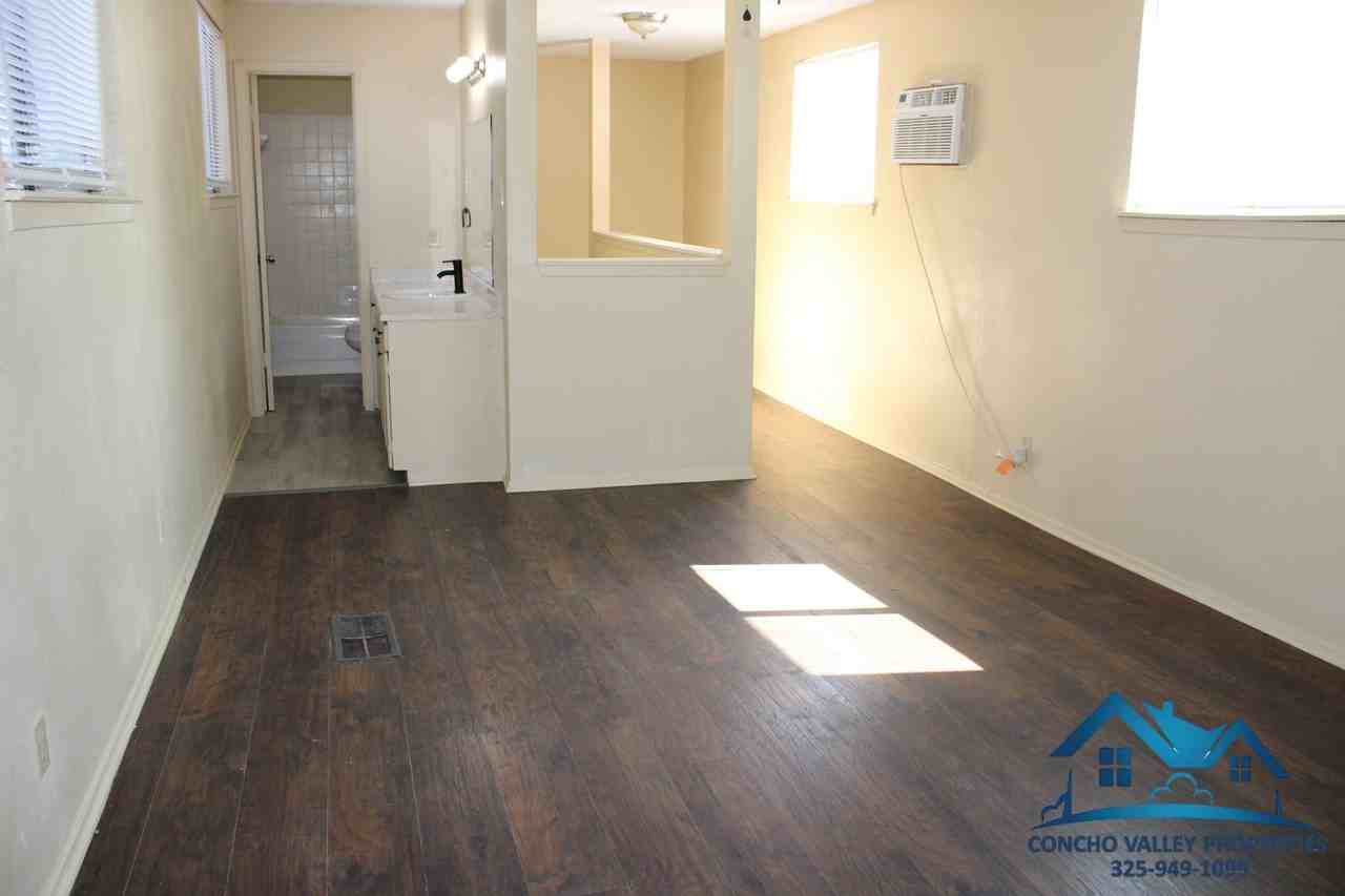 1008 Glenna St - Photo 5 of 13