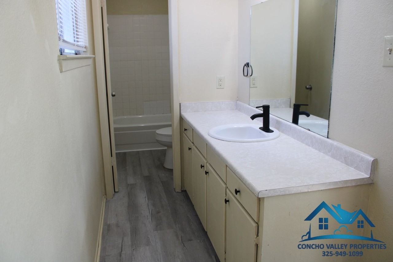 1008 Glenna St - Photo 6 of 13