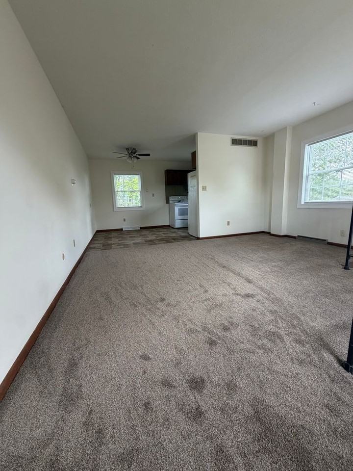 1103 Stratford St - Photo 2 of 9