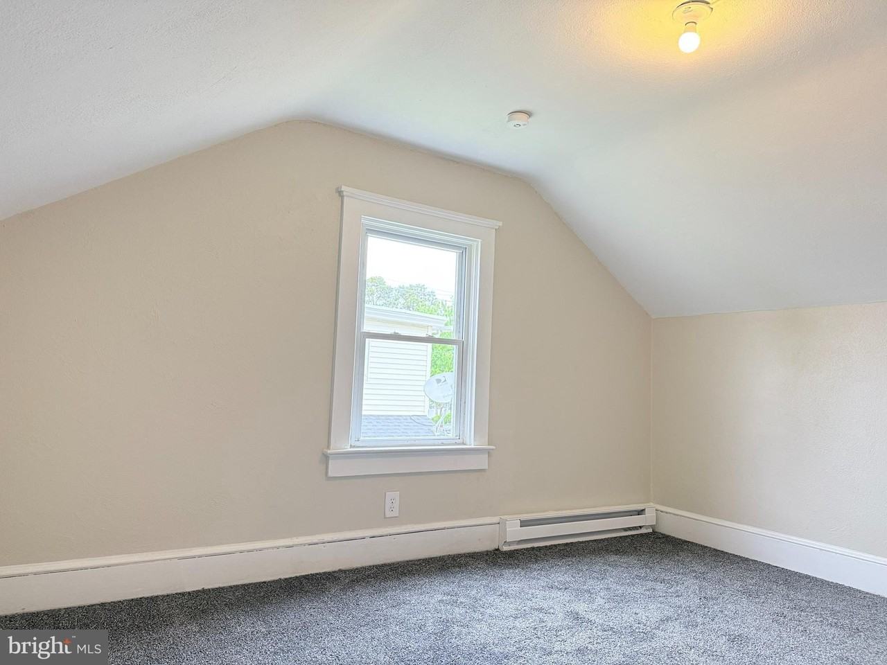 102 Montgomery St - Photo 3 of 8