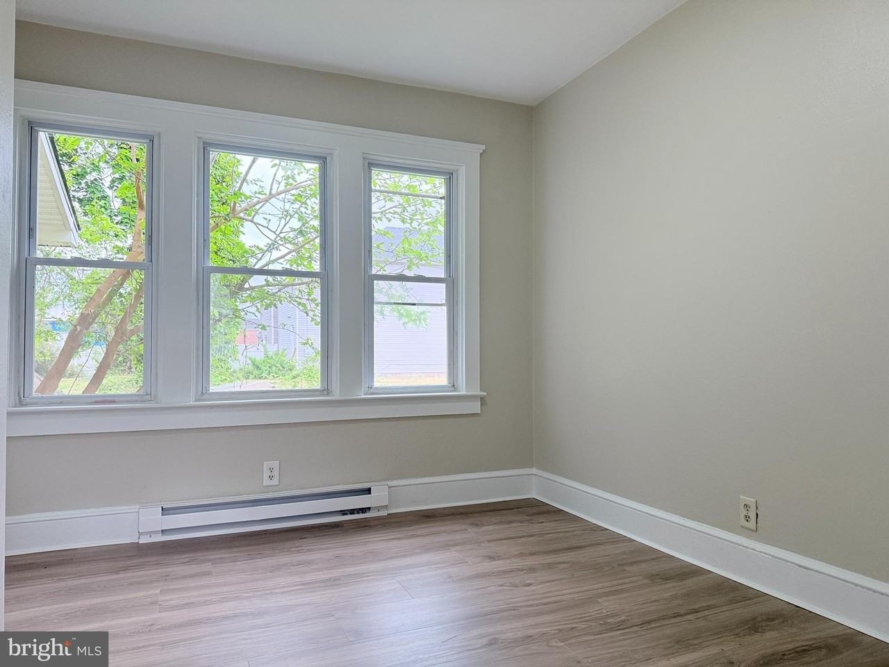 102 Montgomery St - Photo 6 of 8