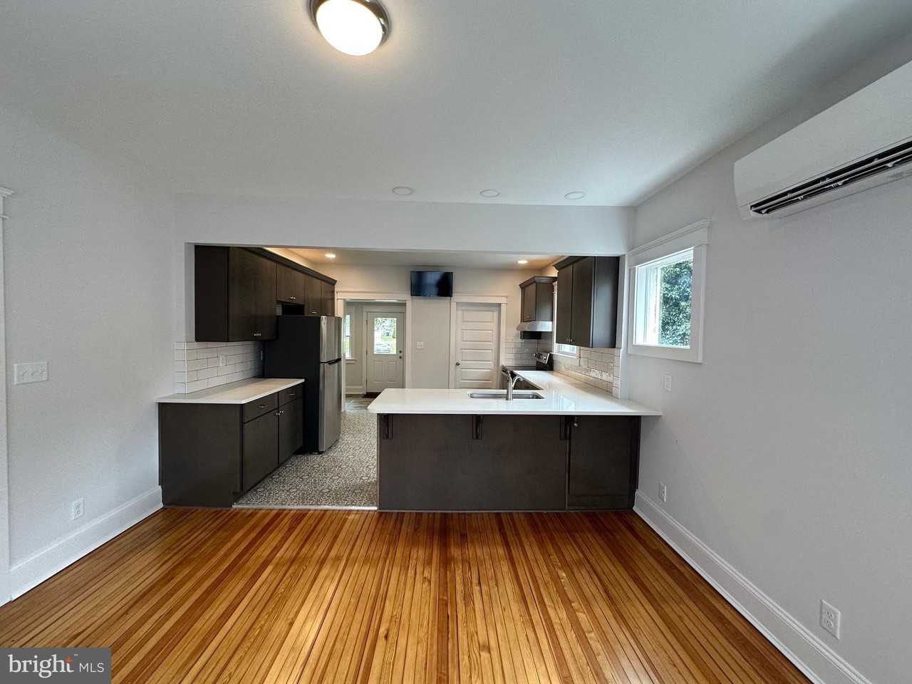 38 W Church St - Photo 3 of 34