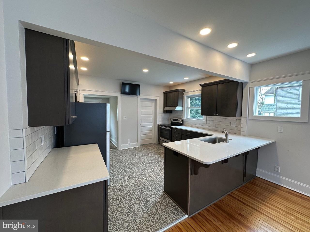 38 W Church St - Photo 4 of 34