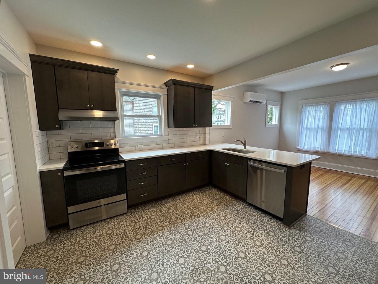 38 W Church St - Photo 5 of 34