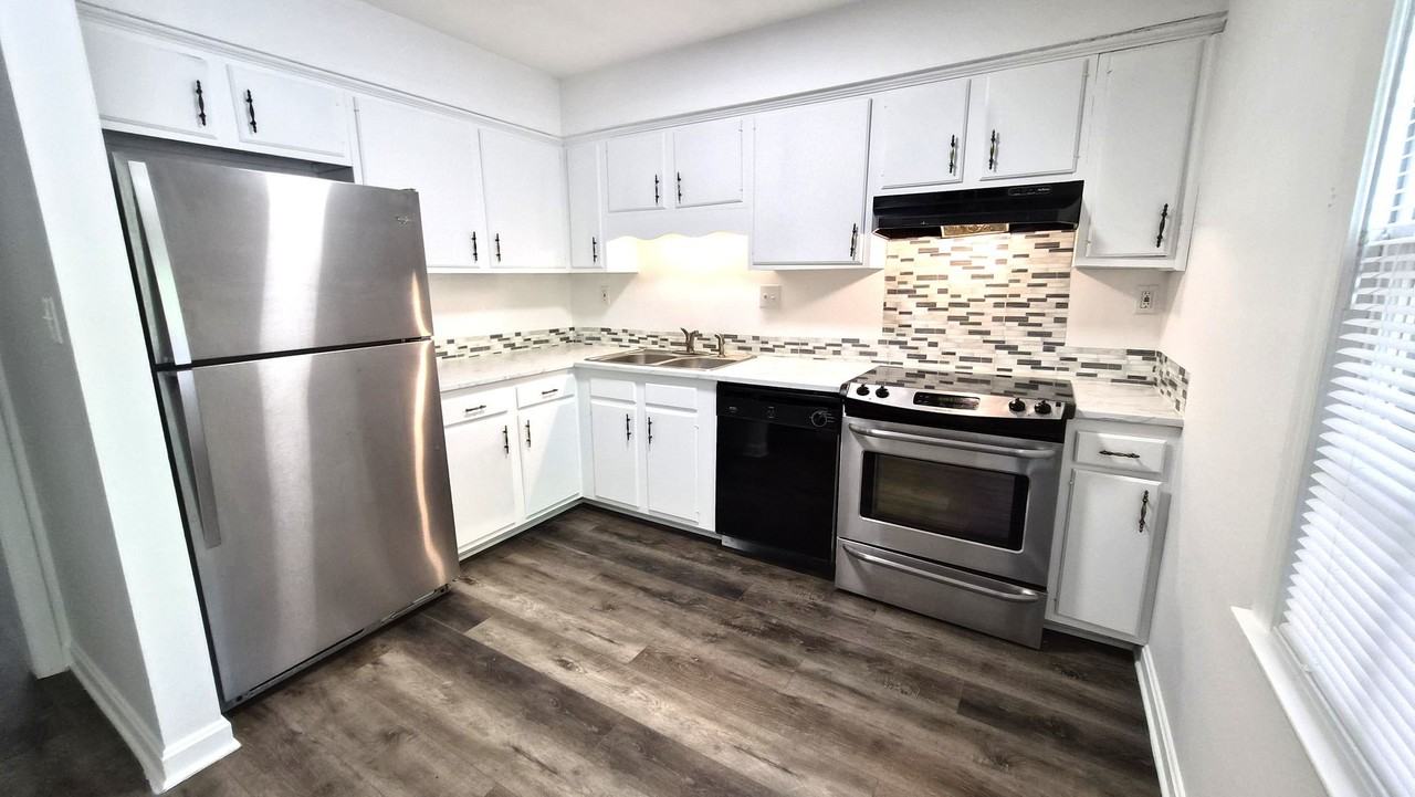 1430 Dover Rd #D - Photo 2 of 12