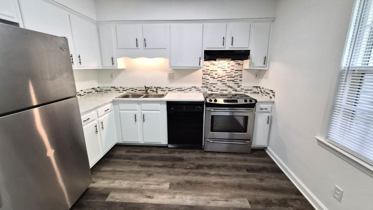 1430 Dover Rd #D - Photo 3 of 12