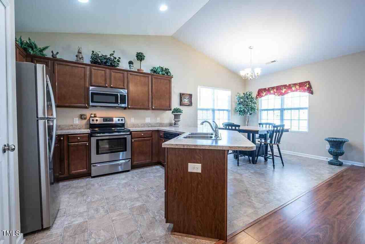 626 Flaherty Ave - Photo 4 of 22