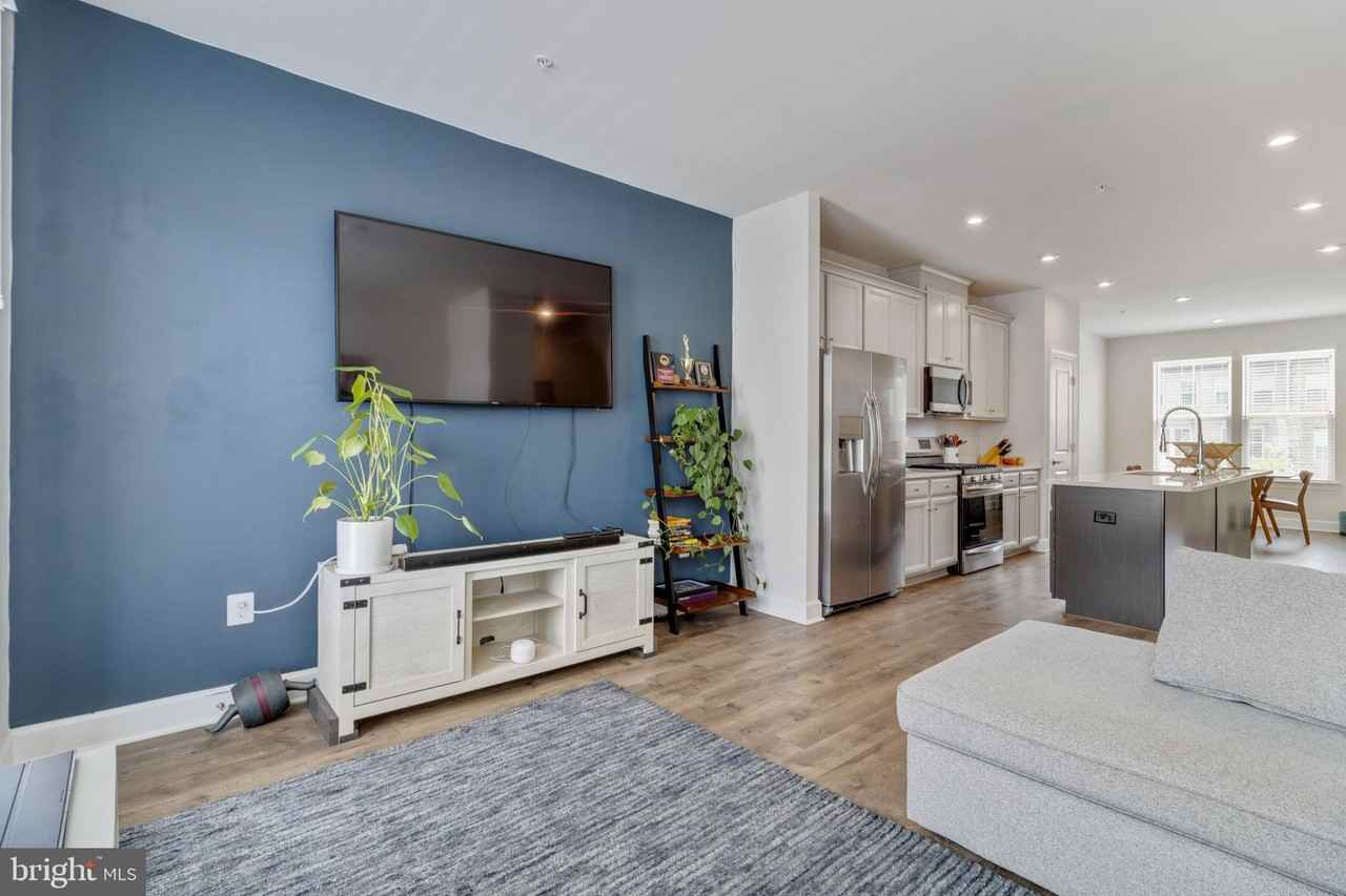 141 Capital Ct - Photo 2 of 50
