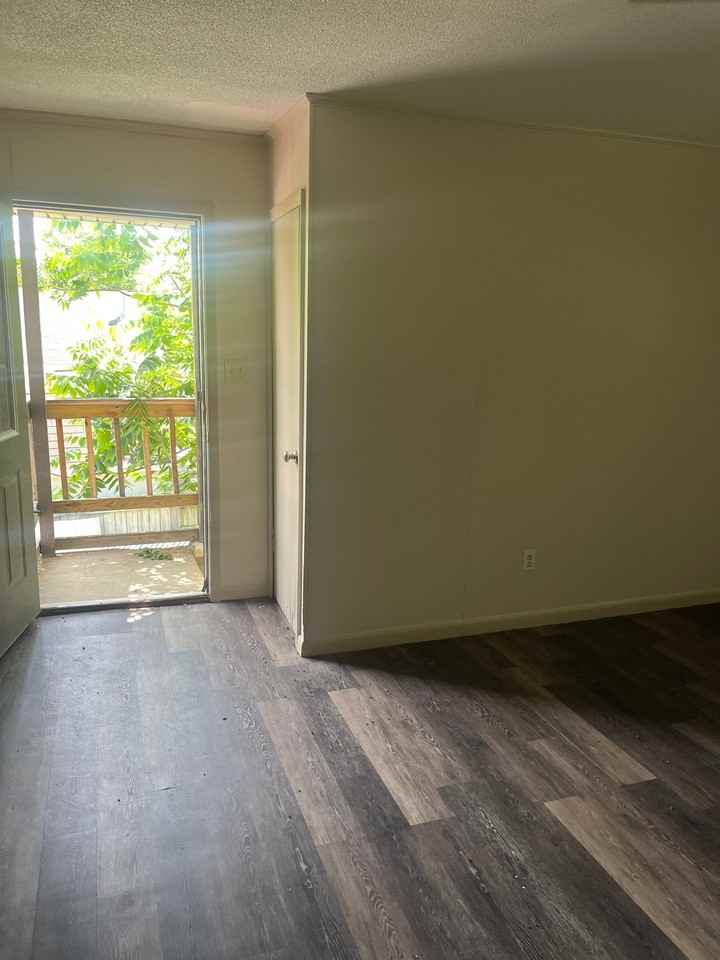 1011 Walnut St - Photo 3 of 9