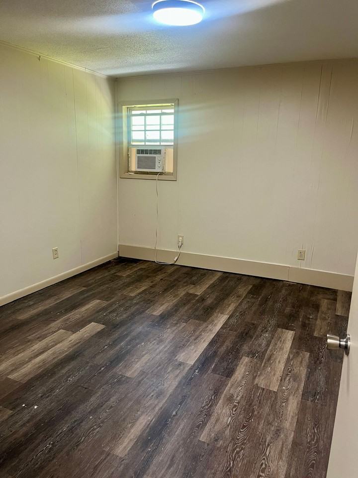 1011 Walnut St - Photo 7 of 9