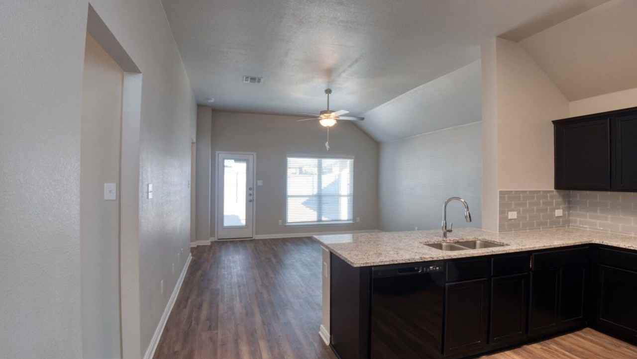 619 Hollyhock Dr - Photo 4 of 12