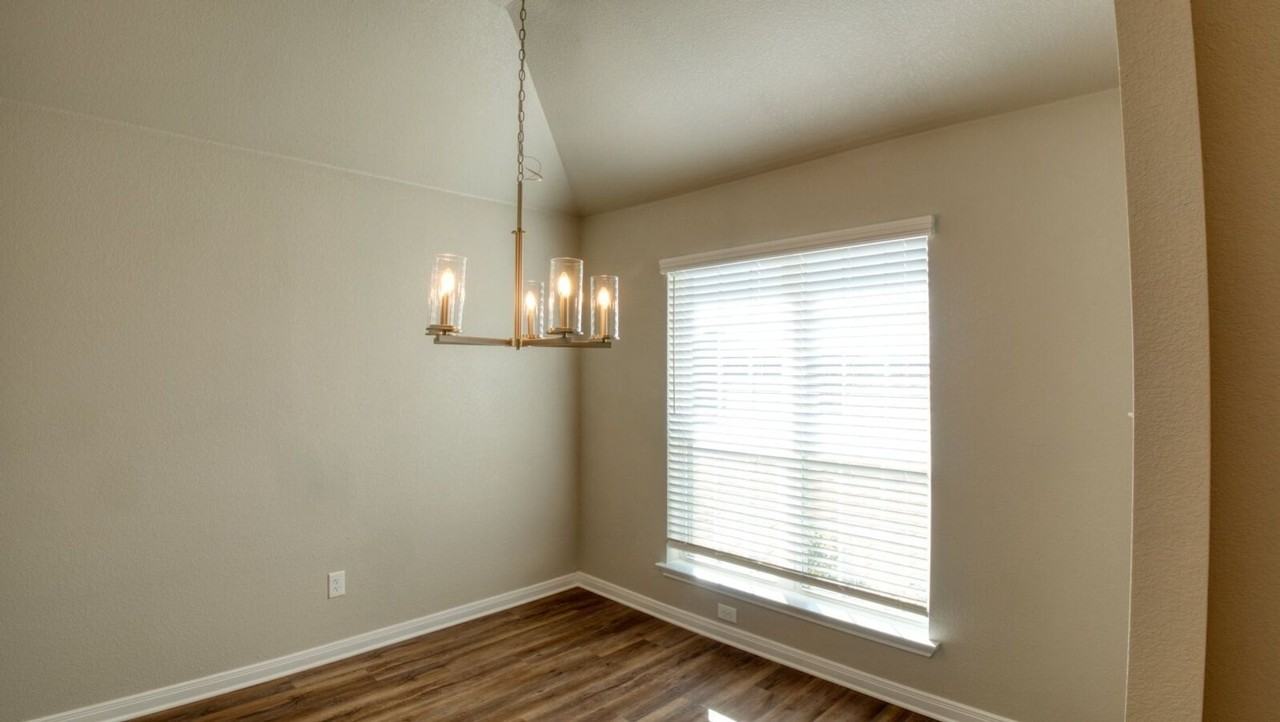 619 Hollyhock Dr - Photo 5 of 12