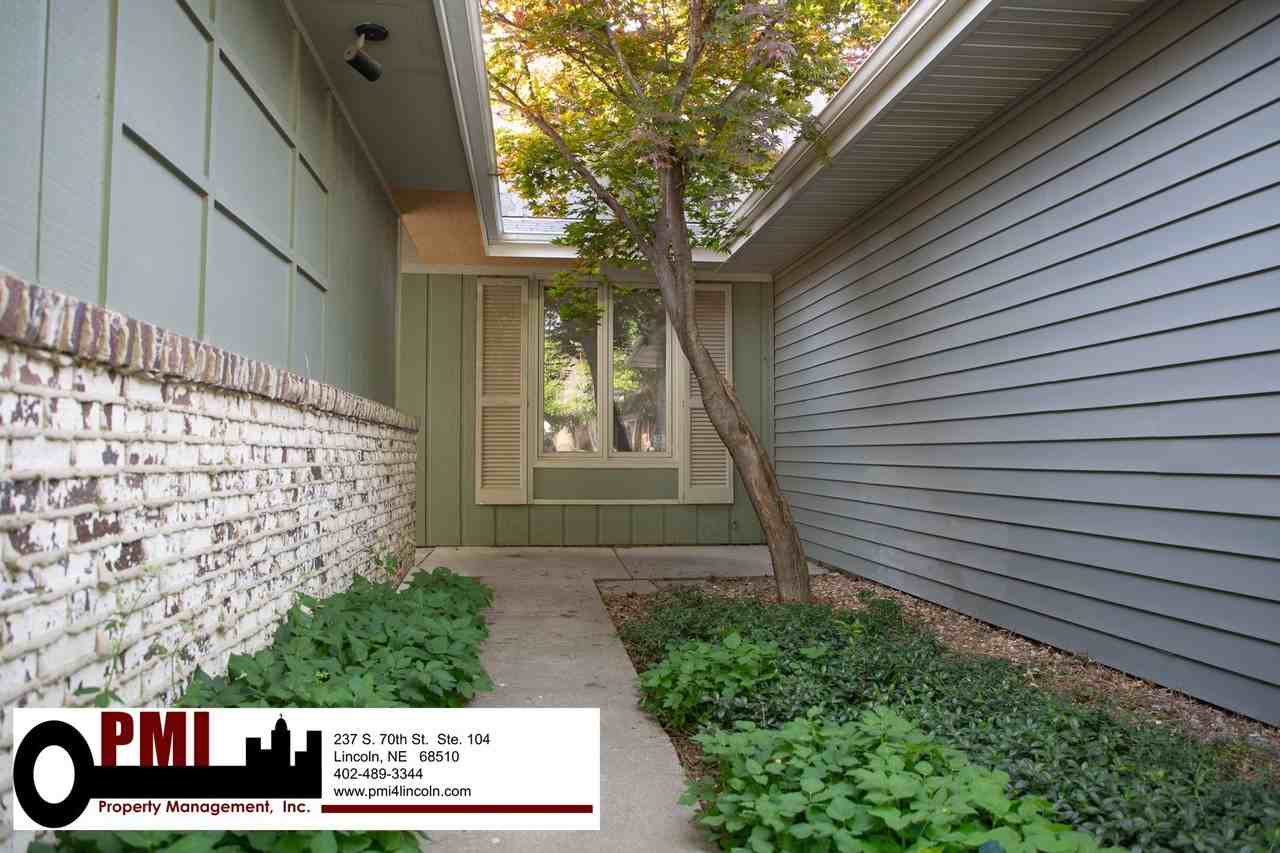 4315 Waterbury Ln - Photo 2 of 50