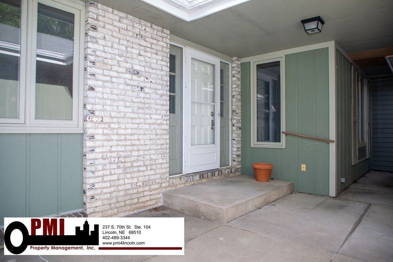4315 Waterbury Ln - Photo 5 of 50